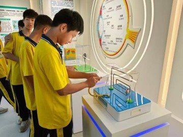 云浮罗定市科协助力罗定实验中学眼健康科普馆揭牌