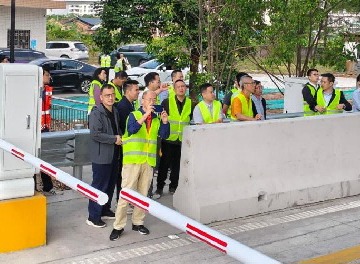 具身机器人发卡收费系统正式落地广韶高速钟落潭收费站