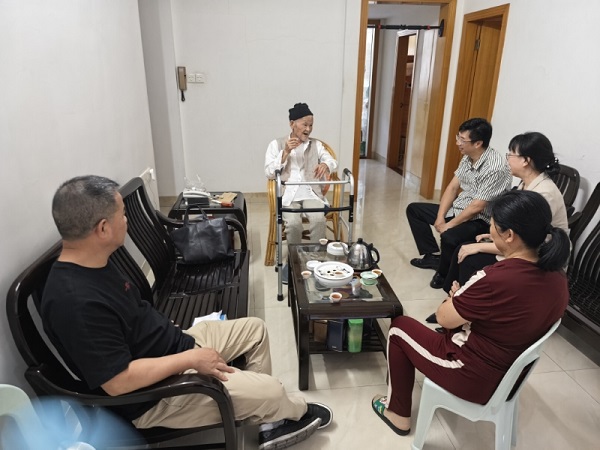 汕头市科协开展“七一”走访慰问离退休老党员活动