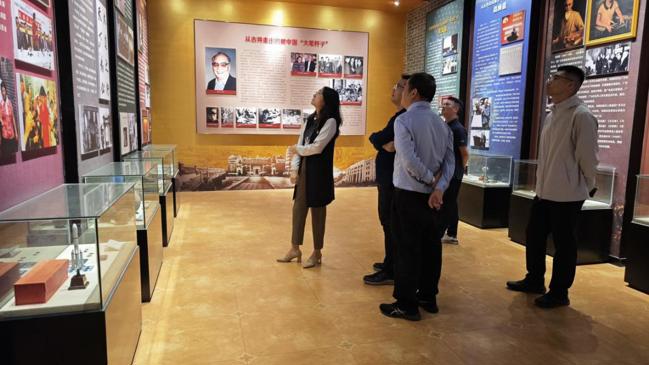 在名人馆了解古井镇深厚人文底蕴与乡贤事迹