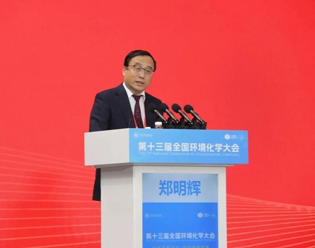 郑明辉研究员主持颁奖和新书发布仪式