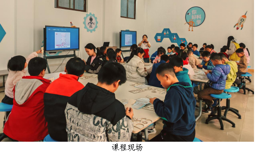 南雄科技馆公益课：玩转不倒熊 探秘平衡趣