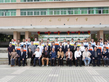 茂名信宜市科协联合市教育局举办“回信——甘子钊院士对话家乡科创少年”主题座谈会