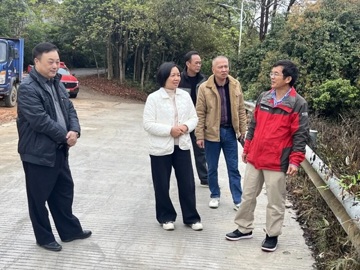 云浮市郁南县广东郁南黄皮科技小院首席专家调研指导特色果树品种改良工作