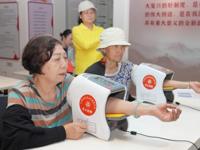 珠海市老科协开展学雷锋庆三八健康服务活动