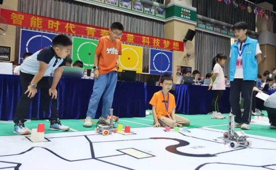 第八届珠海市青少年机器人竞赛举行