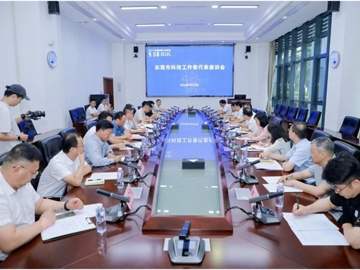 在“国之重器”旁，赴一场科技工作者的“追光之约”