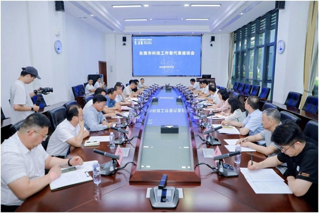 在“国之重器”旁，赴一场科技工作者的“追光之约”