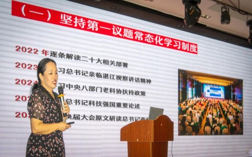 常务副会长许进作第一届理事会工作报告